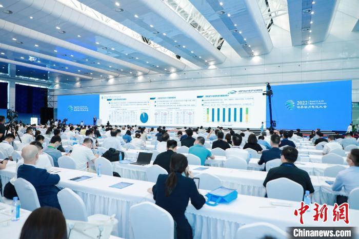 2022世界動(dòng)力電池大會(huì)主論壇現(xiàn)場(chǎng)。　2022世界動(dòng)力電池大會(huì)組委會(huì) 供圖